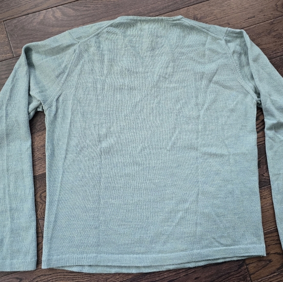 Women's LL Bean soft Aqua wool v-neck sweater - Picture 3 of 4